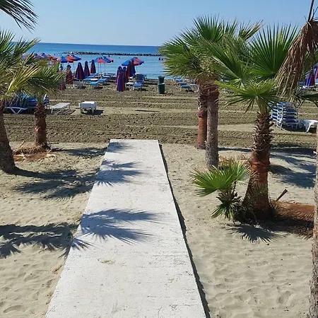 Sandy Beach 9 *